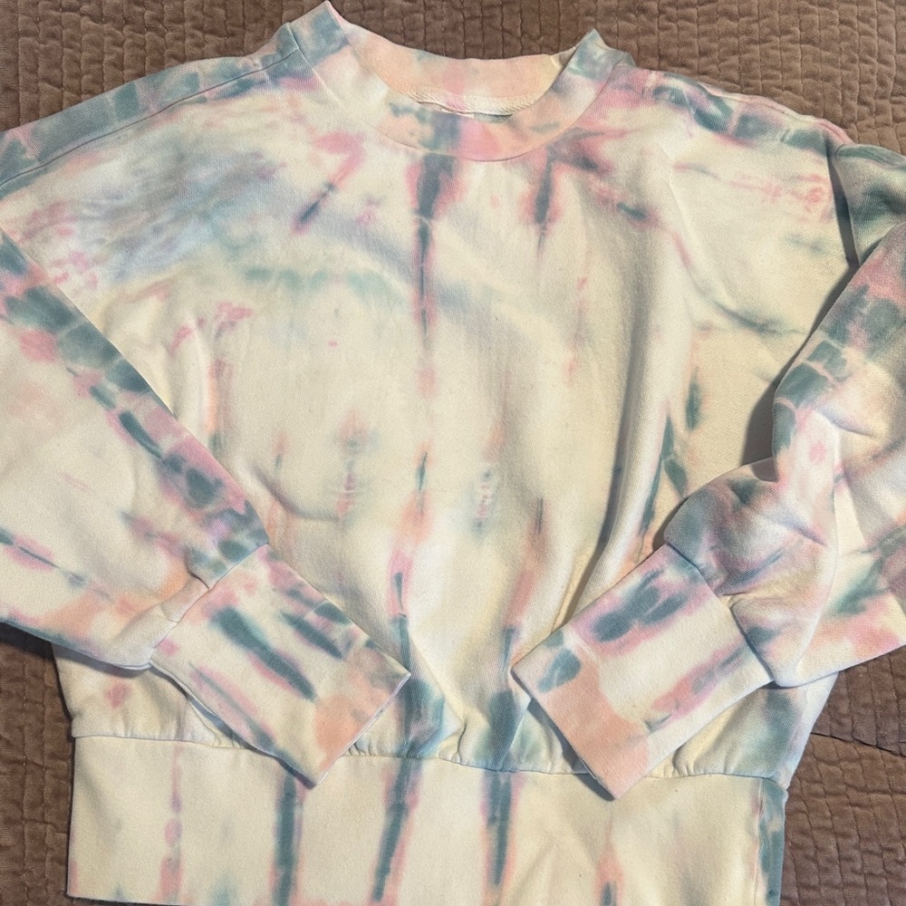 Tie-dye crop sweatshirt. Old Navy. Great condition. Cute!